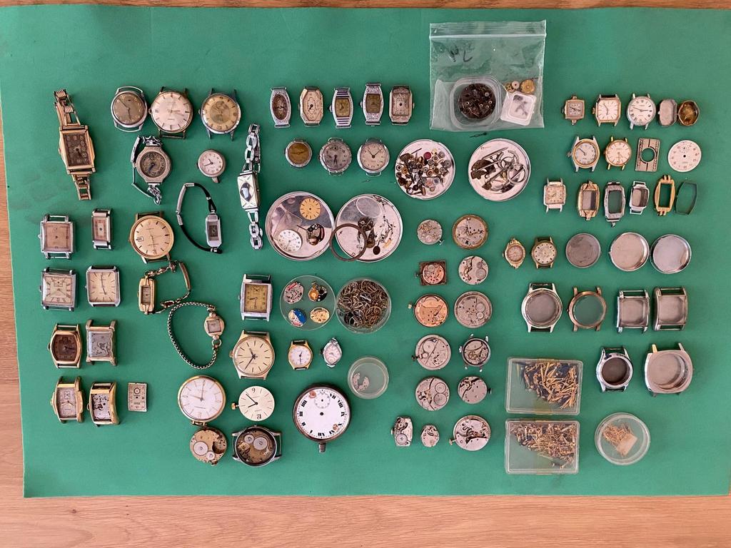 Lot van ruim 50 vintage horloges, kasten en onderdelen, Overige merken, Overige materialen, 1900 tot 1930, Ophalen of Verzenden