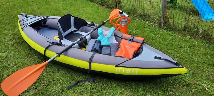 Opblaasbare 1 persoons kajak van Decathlon 3x gebruikt, Watersport en Boten, Kajaks, Zo goed als nieuw, 1-persoons, Opblaasbaar