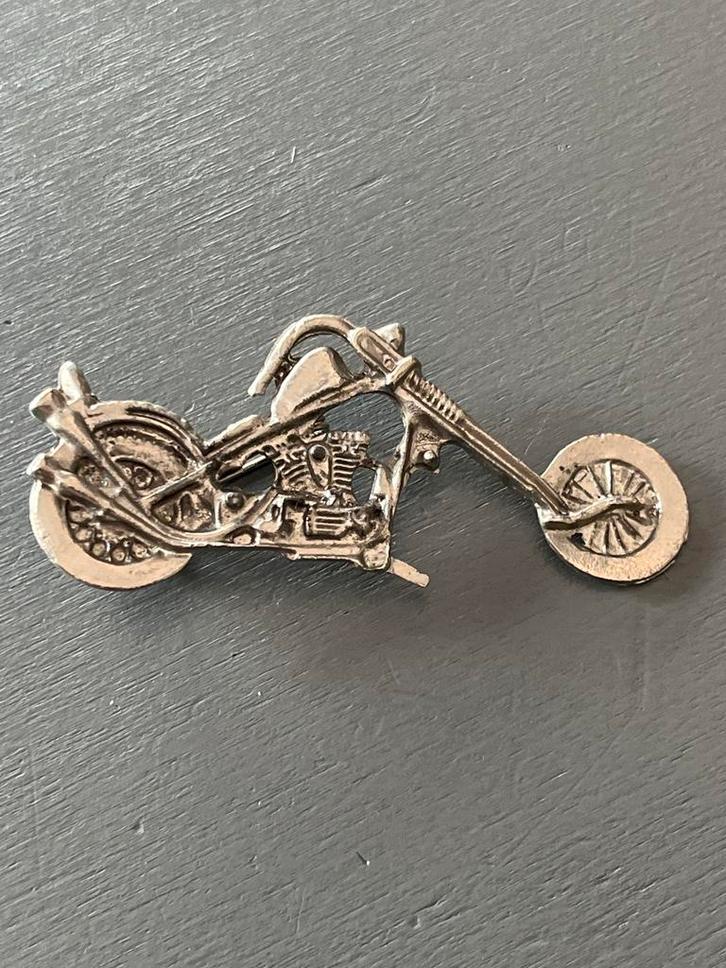 Harley Davidson Broche - Motorfiets Speld, Verzamelen, Speldjes, Pins en Buttons, Gebruikt, Transport, Ophalen of Verzenden