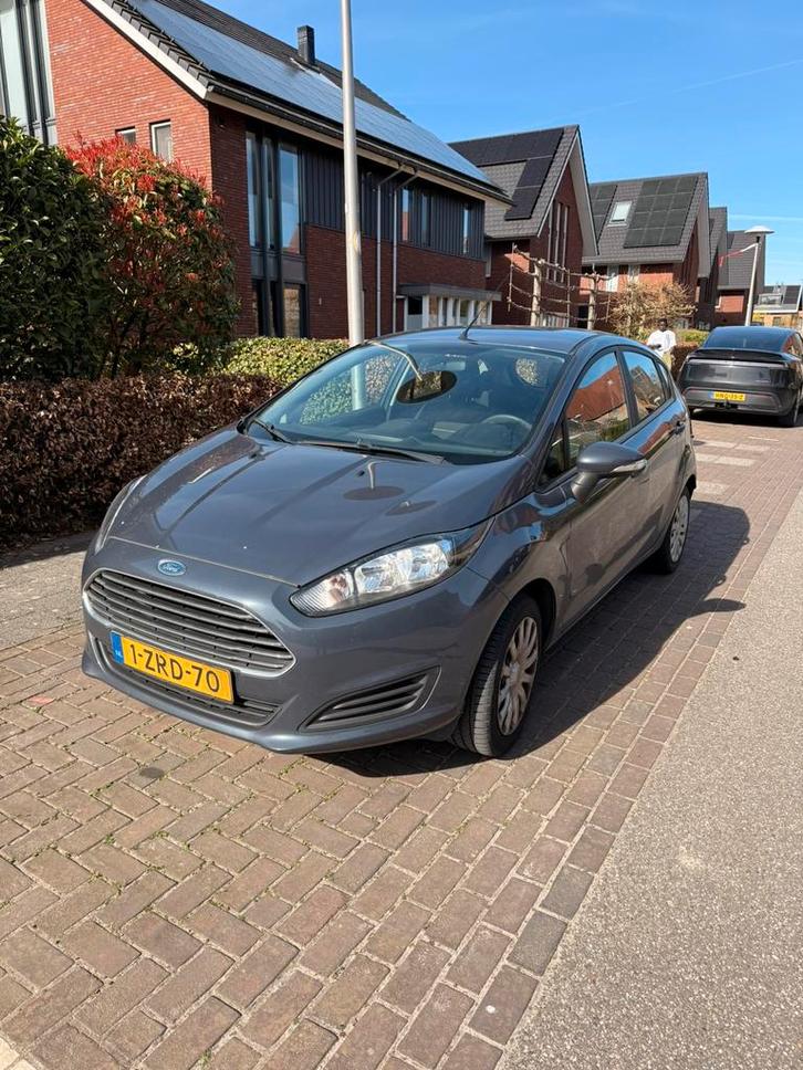 Ford Fiësta 1.0 48KW/65PK 5D 2015 Grijs, Auto's, Ford, Particulier, Fiësta, ABS, Airbags, Airconditioning, Centrale vergrendeling