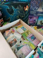 Schoenendoos vol met Pokemon kaarten, Ophalen of Verzenden, Zo goed als nieuw, Meerdere kaarten
