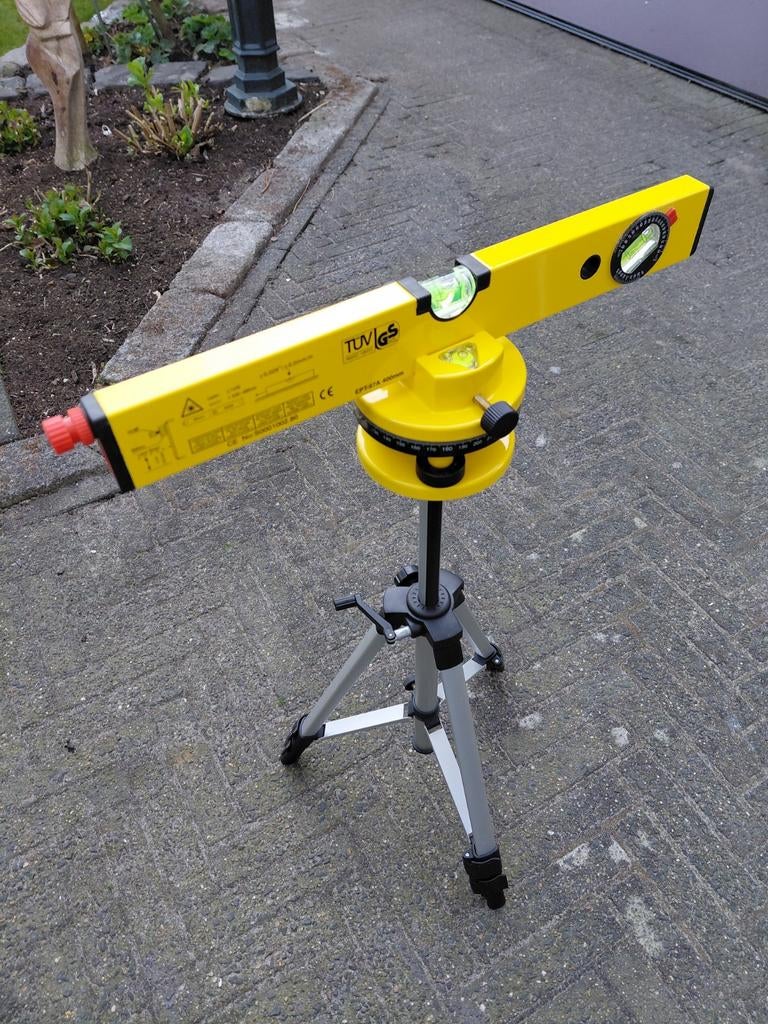 Laserwaterpas met statief en koffer, Doe-het-zelf en Verbouw, Ophalen, Zo goed als nieuw