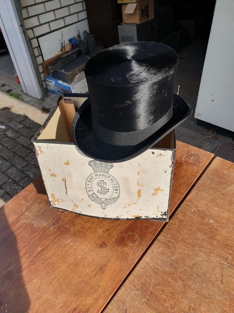 Zwarte hoge hoed met hoedendoos, Antiek en Kunst, Ophalen of Verzenden