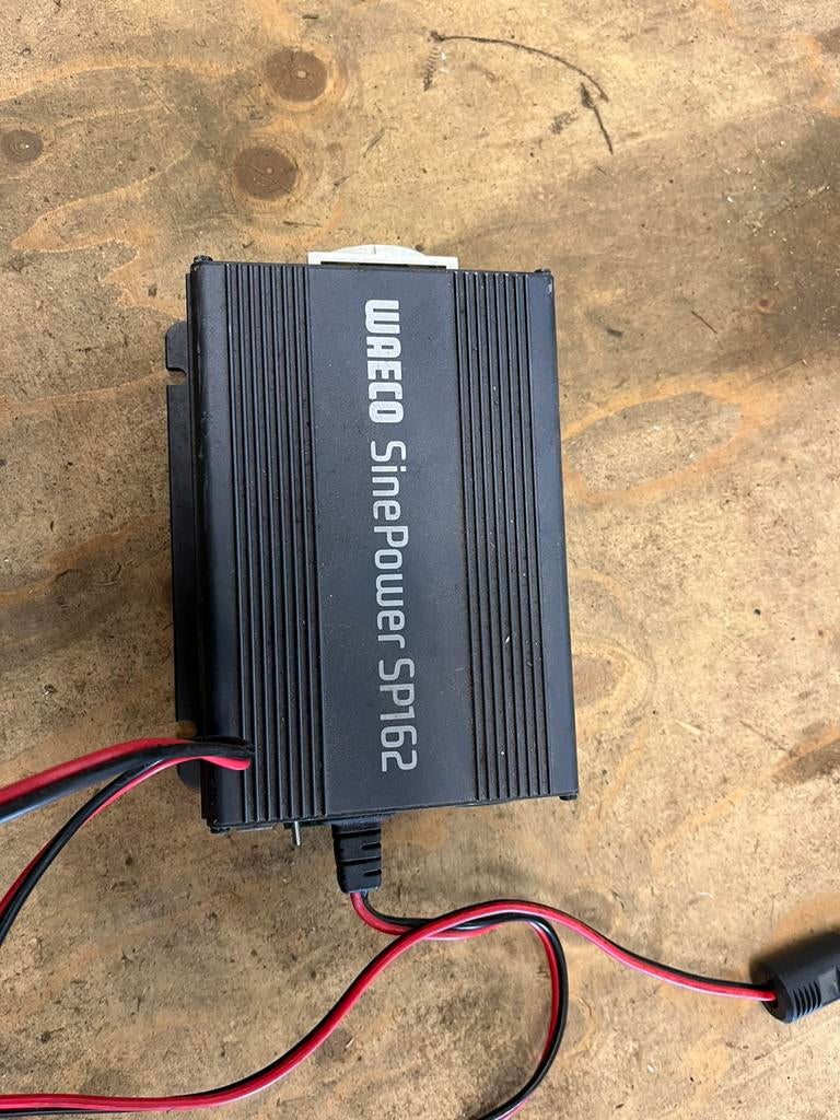 Waeco  omvormer  12 V naar  220 V, Ophalen of Verzenden, Zo goed als nieuw, Nb, Nb