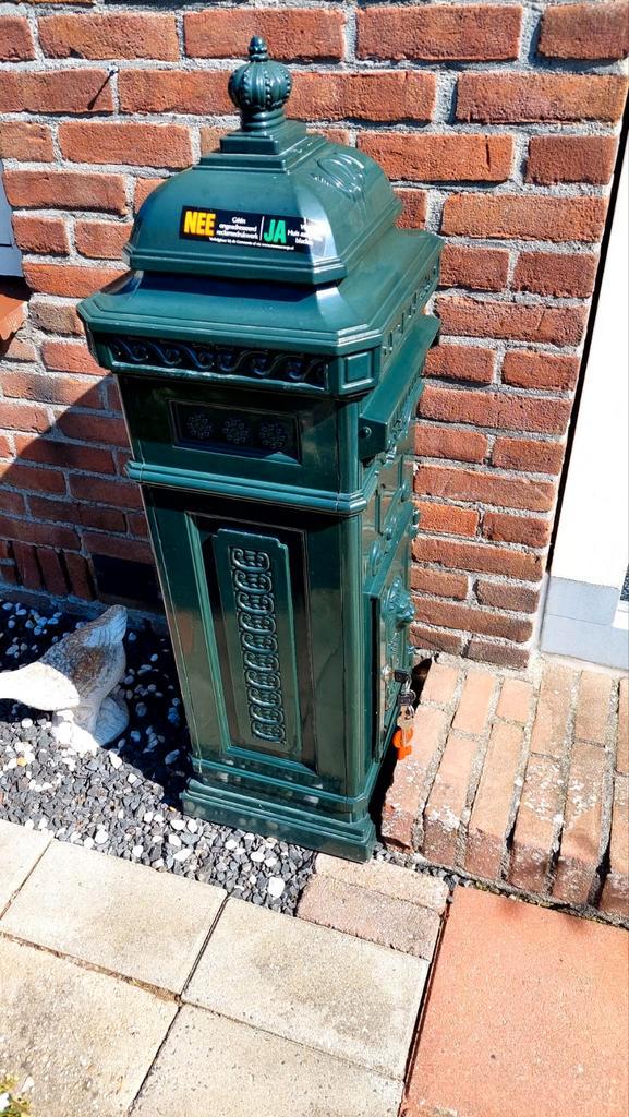 Klassieke staande brievenbus - Groen, gietijzer, Tuin en Terras, Brievenbussen, Zo goed als nieuw, Staande brievenbus, IJzer, Ophalen