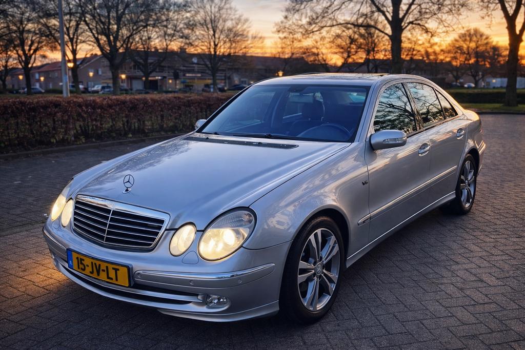 Mercedes-Benz E-Klasse 3.2 E320 Sedan AUT 2002 Grijs, Automaat, Achterwielaandrijving, Zwart, Particulier