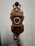 Antieke Wandklok met Ornamenten, Ophalen of Verzenden