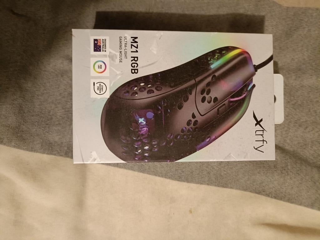 MZ1 bedraad gaming muis, Ophalen