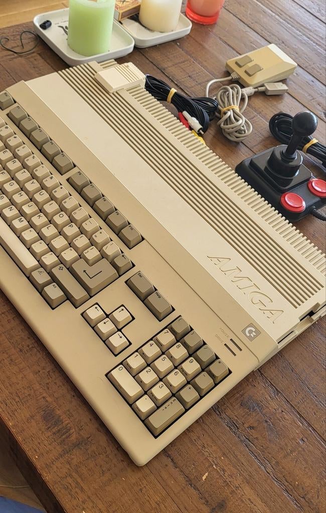 - REFURBISHED - Amiga 500 w/ Pistorm 64GB+RGB2HDMI+Joystick, Ophalen of Verzenden