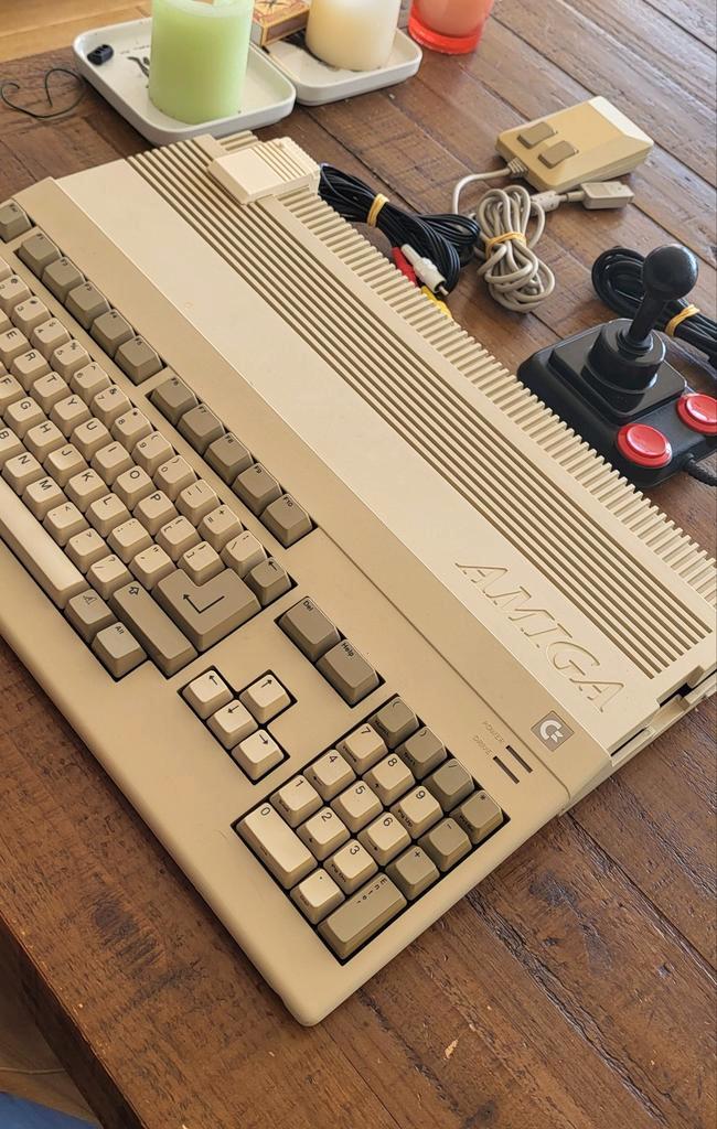 - REFURBISHED - Amiga 500 w/ Pistorm 64GB+RGB2HDMI+Joystick, Computers en Software, Vintage Computers, Ophalen of Verzenden