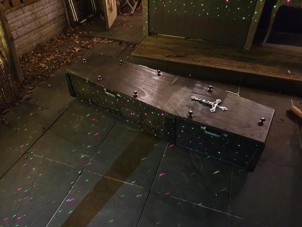 Doodskist met wieltjes en bekleding zonder skelet, Ophalen, Minder dan 50 cm, Minder dan 50 cm