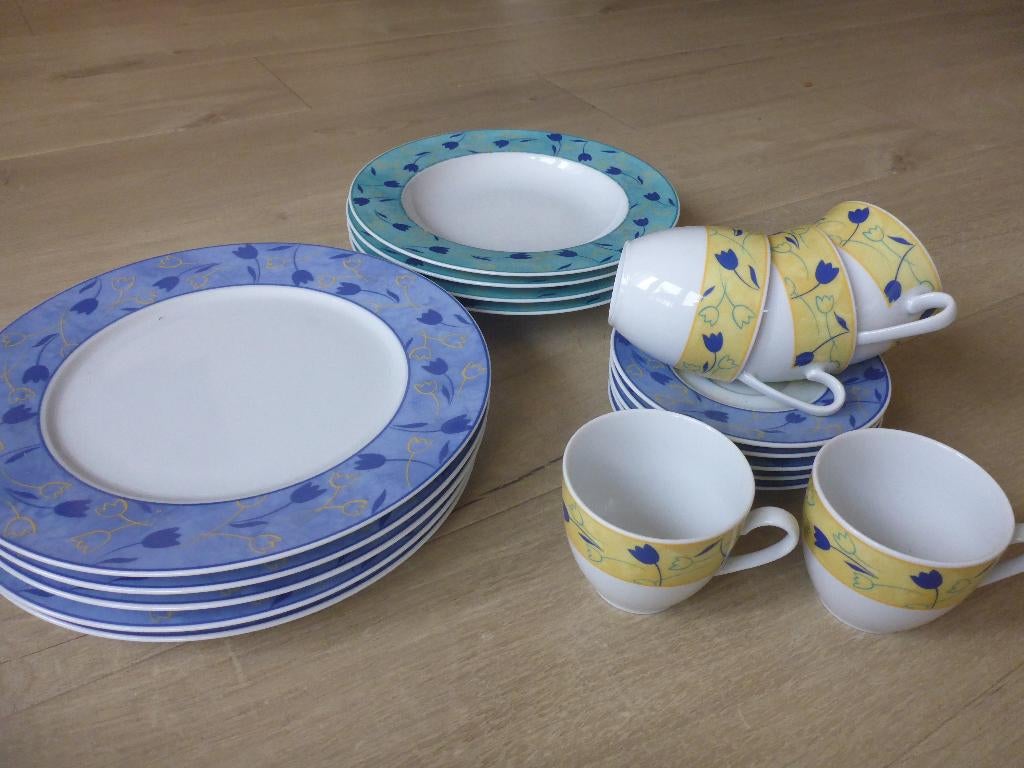 Serviesdelen art + design met tulpen., Huis en Inrichting, Gebruikt, Overige typen, Ophalen of Verzenden, Overige stijlen