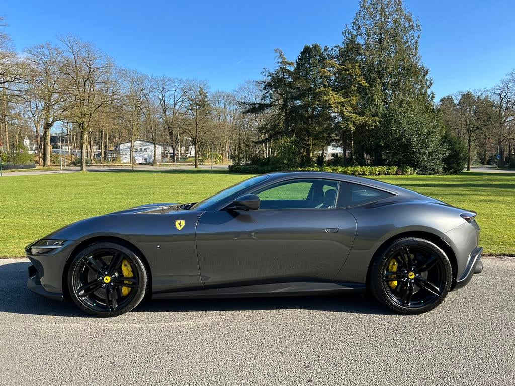 Ferrari Roma fabrieksgarantie nieuw onderhoud carbon lage km, Auto's, Automaat, Achterwielaandrijving, Parkeerassistent, 4 stoelen
