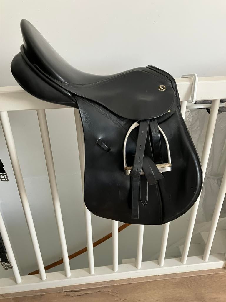 Kieffer munchen zadel 18 inch veelzijdigheidszadel vzh, Dieren en Toebehoren, Paarden en Pony's | Zadels, Ophalen of Verzenden