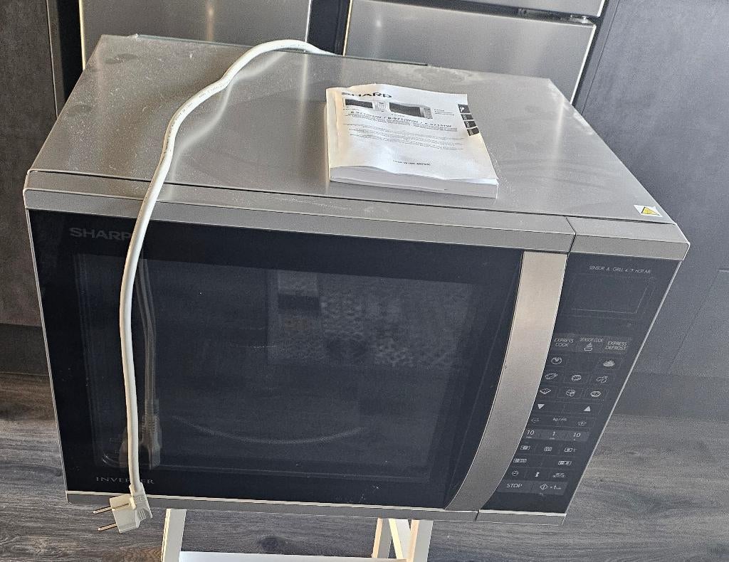 Sharp R-971 (IN)W Combi Oven, Ophalen, Minder dan 45 cm, Zo goed als nieuw, Oven met grill