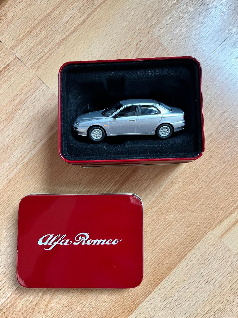 Alfa Romeo 156 modelauto in metalen geschenkdoosje, Ophalen of Verzenden, Nieuw, Auto, Solido