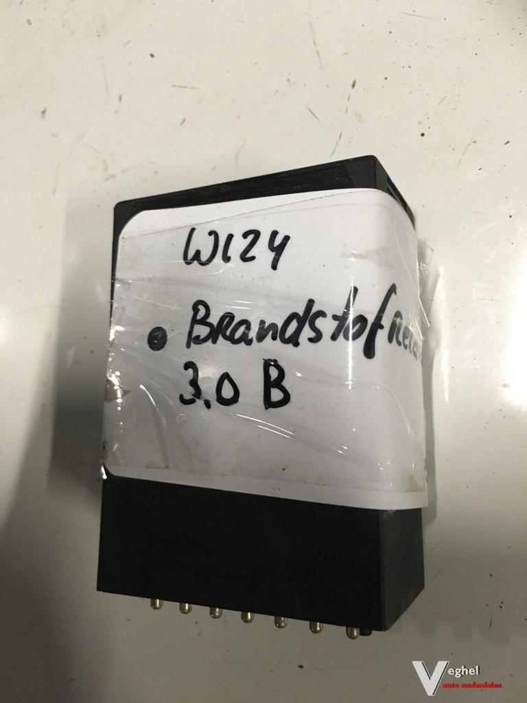 Mercedes w124 3.0   6 cilinder  1985 Brandstofrelais