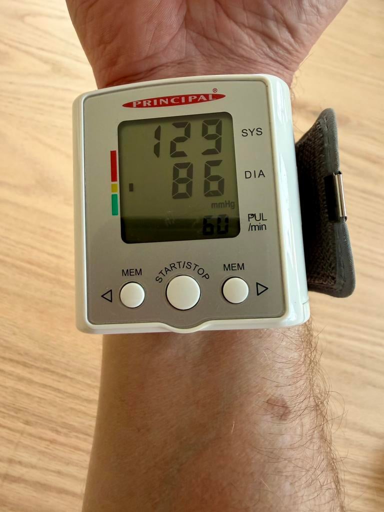 Principal Digitale Polsbloeddrukmeter – Compact & Nauwkeurig, Diversen, Verpleegmiddelen, Ophalen of Verzenden, Zo goed als nieuw