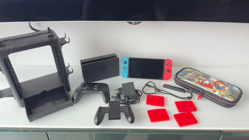 Nintendo switch, Ophalen of Verzenden, Zo goed als nieuw, Met 3 controllers of meer, Switch Original