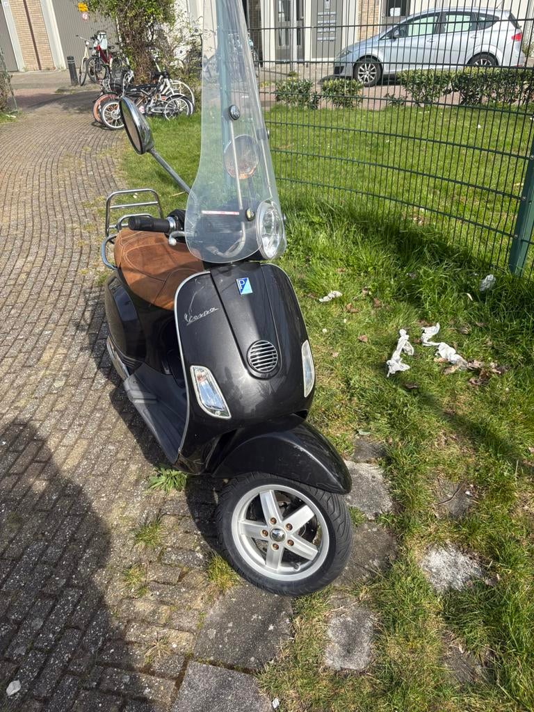 Vespa lx 2012, Fietsen en Brommers, Ophalen of Verzenden, Zo goed als nieuw, Benzine, Vespa LX