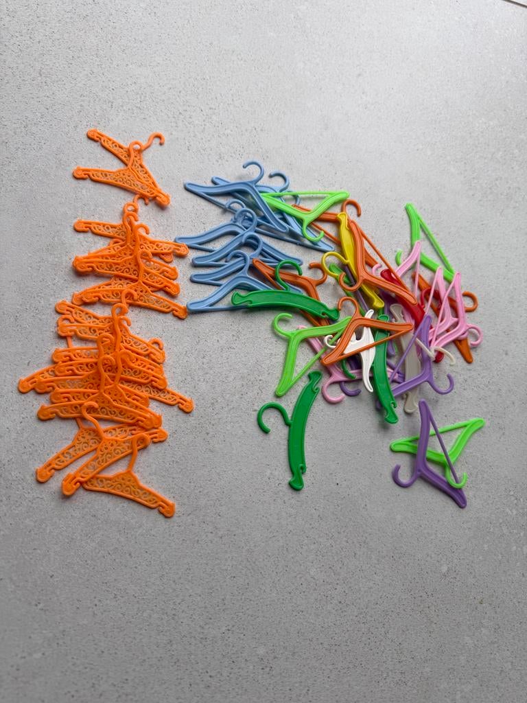 Kleine Kledinghangers voor Kinderen of Poppen - Diverse Kleu, Ophalen of Verzenden, Gebruikt, Kunststof, Kinderen