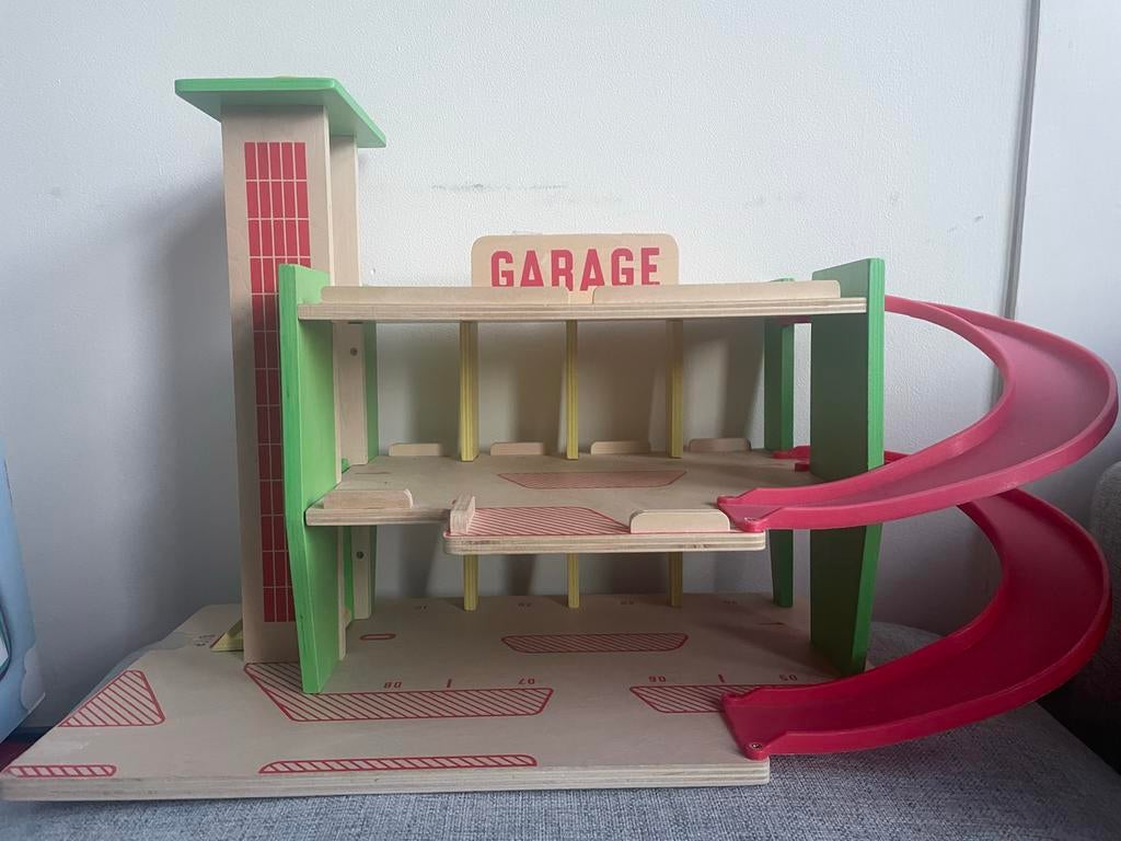 Houten speelgoedgarage Moulin Roty, Ophalen, Gebruikt