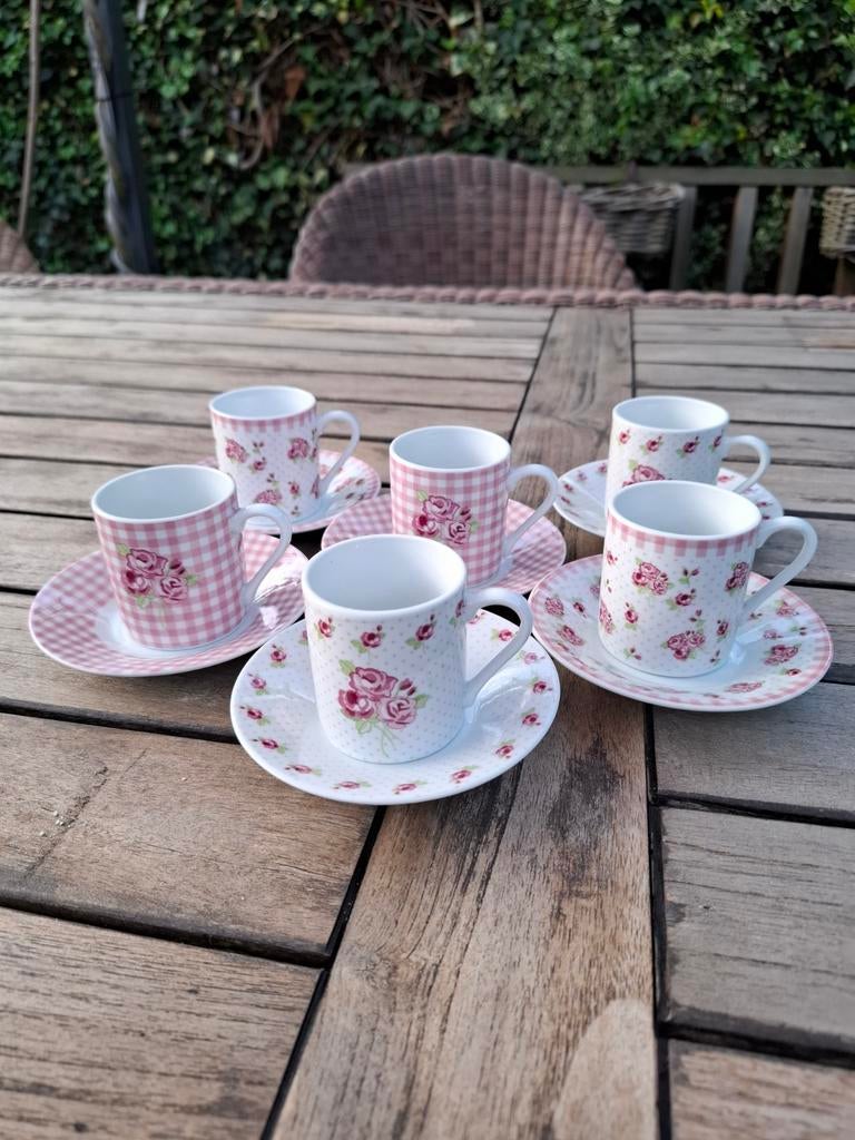 Kopjes met schoteltjes (Bloemmotief), Ophalen of Verzenden