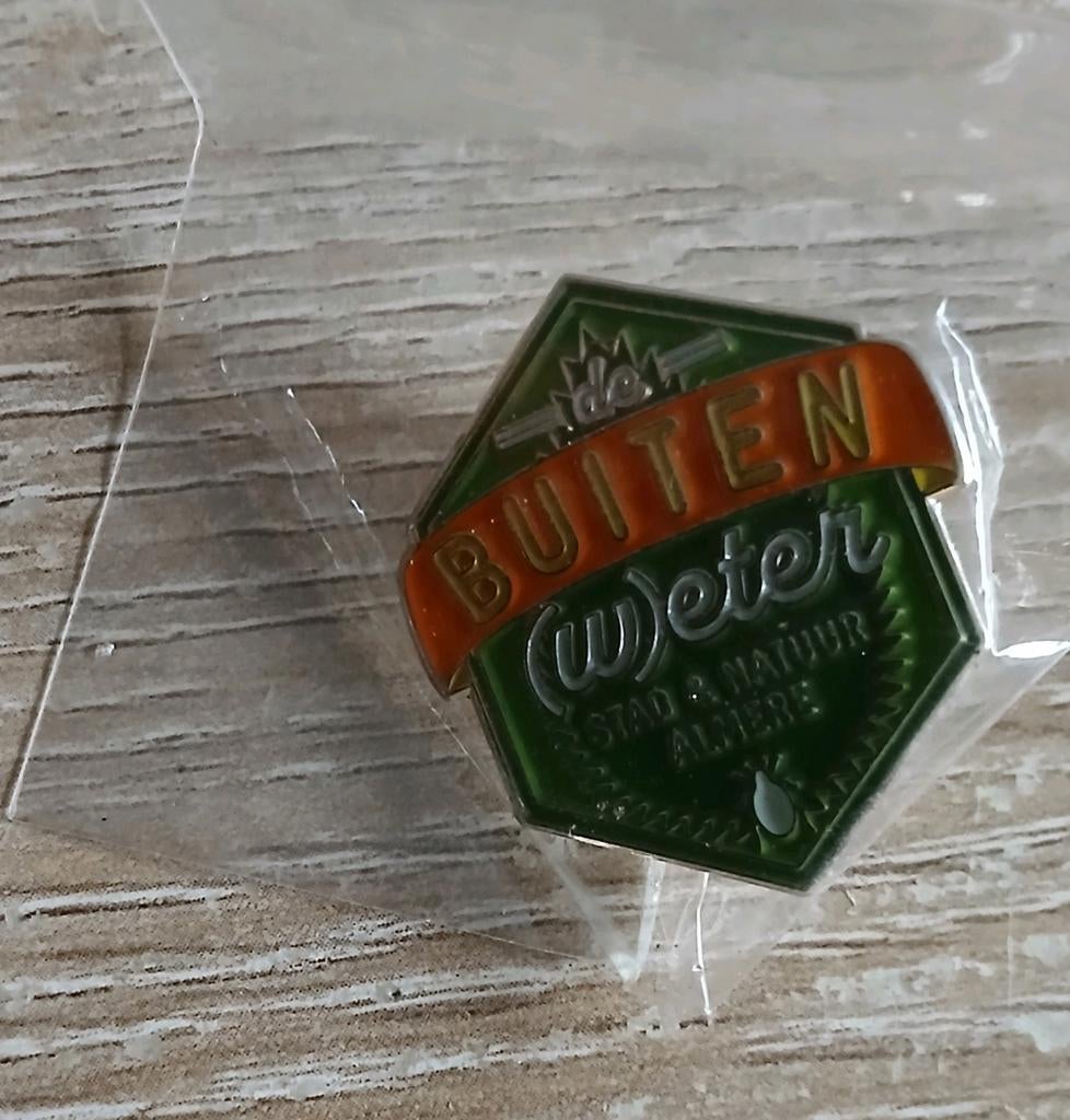 Pin badge de buiten (w)eter stad en natuur Almere, Verzamelen, Speldjes, Pins en Buttons, Ophalen of Verzenden, Nieuw, Stad of Land