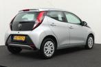 Toyota Aygo 1.0 VVT-i X-play 5-DRS Camera LED Bluetooth, Voorwielaandrijving, Stof, Gebruikt, 4 stoelen