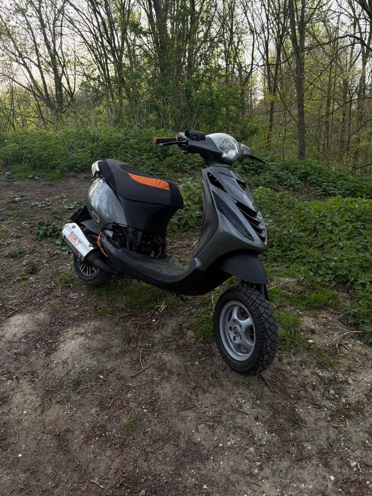zip 150cc, Fietsen en Brommers, Scooters | Peugeot, Zo goed als nieuw, Overige modellen, Benzine, Ophalen of Verzenden