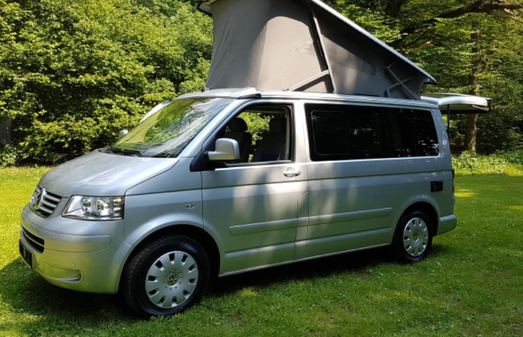 Buscamper Volkswagen California 2.5 TDI 128KW AUT 2006 Grijs, Auto's, Stof, 2500 kg, 10 km/l, Overige kleuren