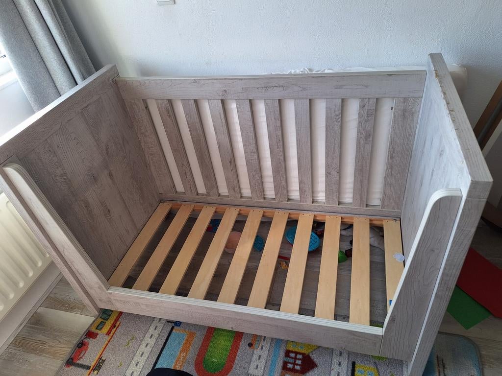 Ledikant baby kinderkamer babybed kind kast bedje bed slapen, Kinderen en Baby's, Babywiegjes en Ledikanten, Ophalen of Verzenden