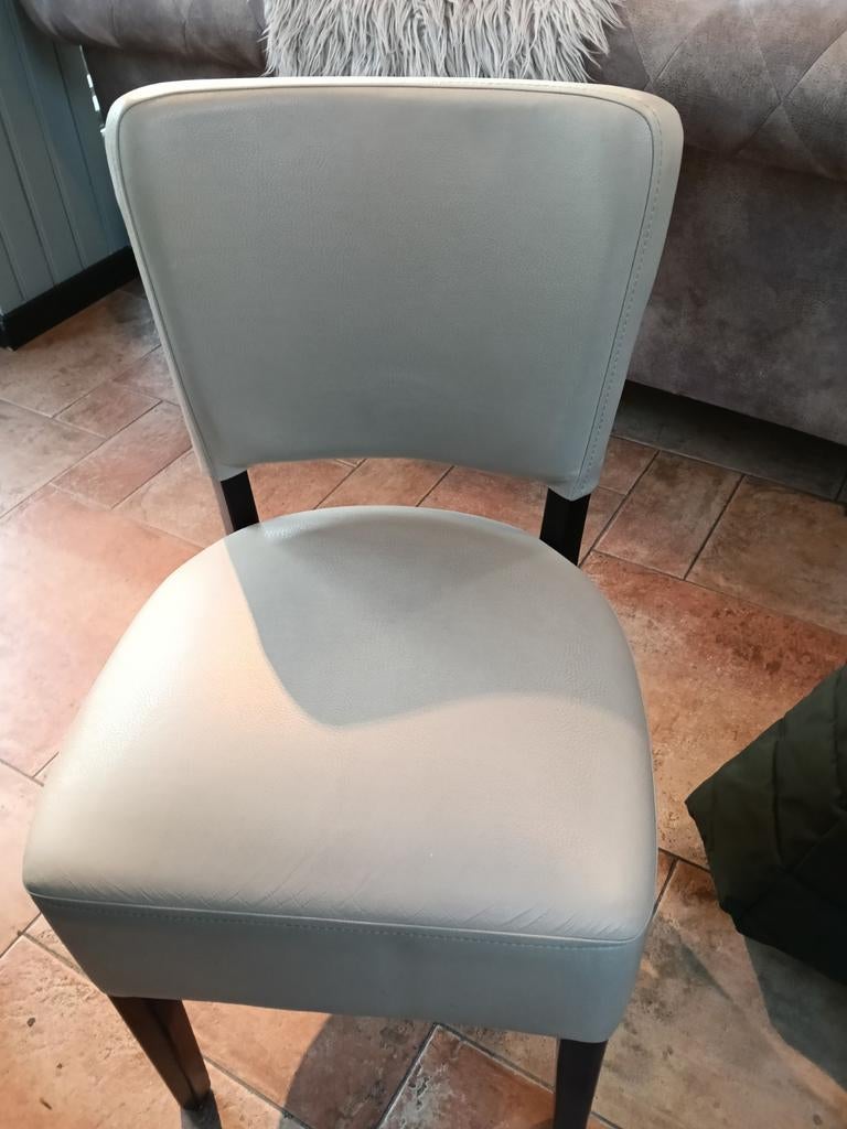 Lichtgrijze stoel, Gebruikt, Leer, Ophalen of Verzenden, Eén