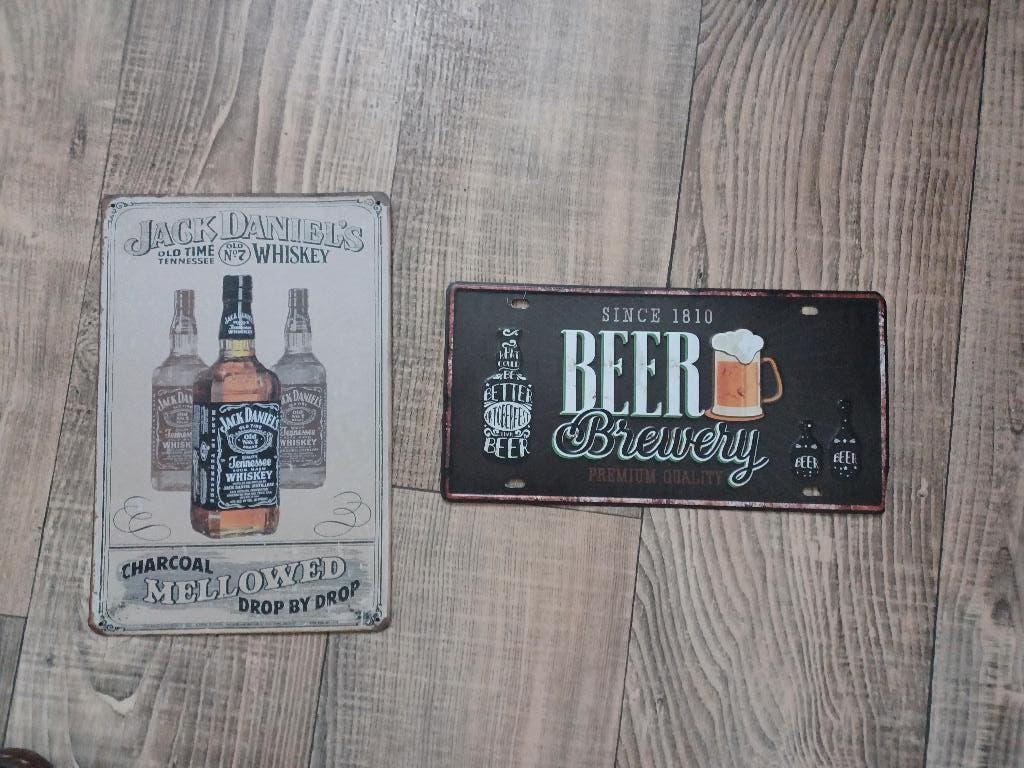 Bord metaal:  bier/wiskey (sier), Ophalen, Zo goed als nieuw