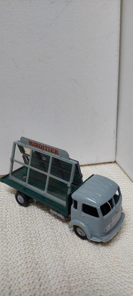 Dinky Toys 33. Simca Cargo Miroitier., Hobby en Vrije tijd, Modelauto's | 1:43, Auto, Dinky Toys, Ophalen of Verzenden