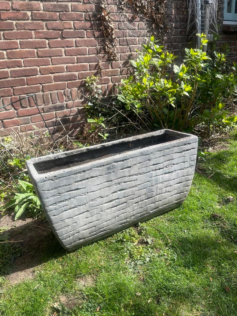 GRATIS Grote plantenbak, Tuin en Terras, Bloembakken en Plantenbakken, Ophalen, Gebruikt, 60 tot 100 cm, Beton