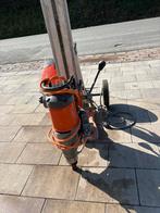 Husqvarna DM 400 met statief en boor automaat AD 10, Ophalen of Verzenden, Zo goed als nieuw, Kolomboormachine