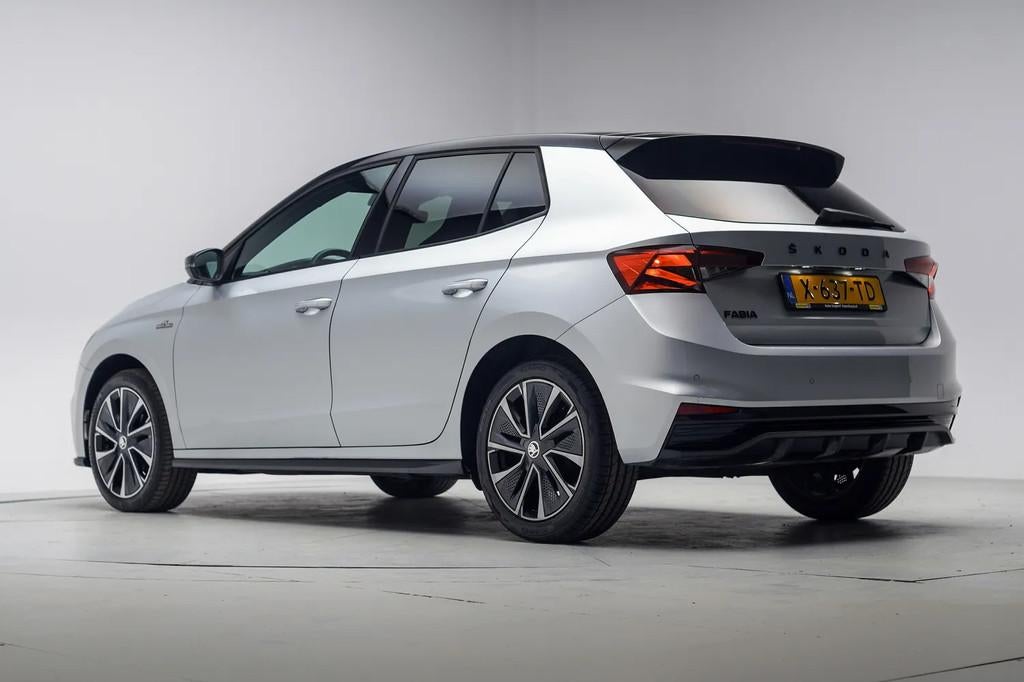 Skoda Fabia 1.0 TSI Monte Carlo 5-drs [ Pano Navi Apple/Andr, 95 pk, Bedrijf, Handgeschakeld, Zilver of Grijs