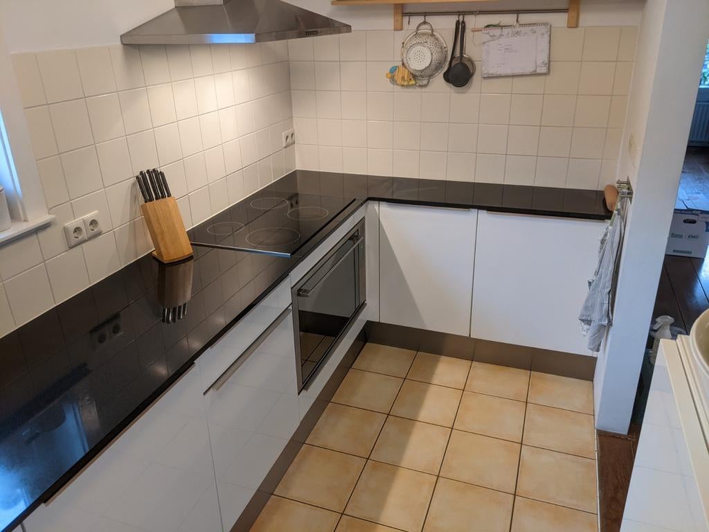Schmidt L-keuken Hoogglans Wit met Hardstenen Blad, Huis en Inrichting, Keuken | Complete keukens, Gebruikt, Hoekkeuken, Wit, Ophalen