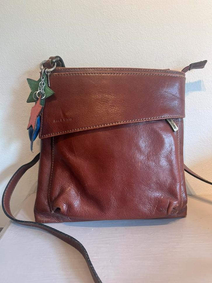 bruine leren tas schoudertas, crossbodytas merk Kim & Chris, Sieraden, Tassen en Uiterlijk, Tassen | Schoudertassen, Zo goed als nieuw