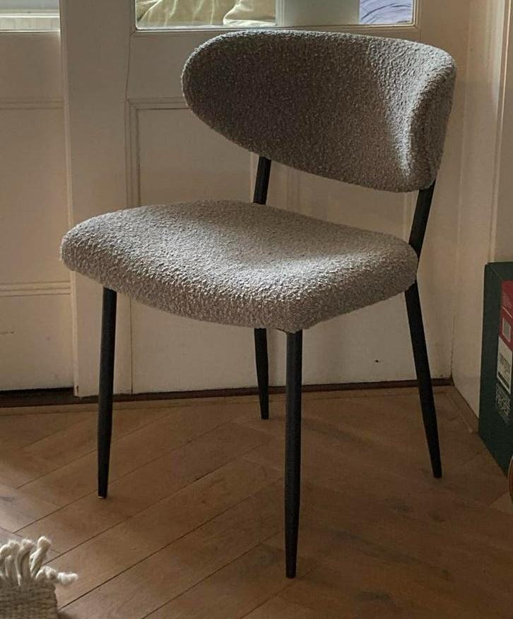 Kwantum Stoel met Boucle Stof japandi, Huis en Inrichting, Stoelen, Ophalen, Zo goed als nieuw, Eén, Stof