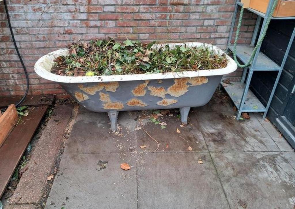 GEZOCHT: badkuip, Tuin en Terras, Bloembakken en Plantenbakken, Minder dan 30 cm, Rond, Ophalen of Verzenden, Zo goed als nieuw