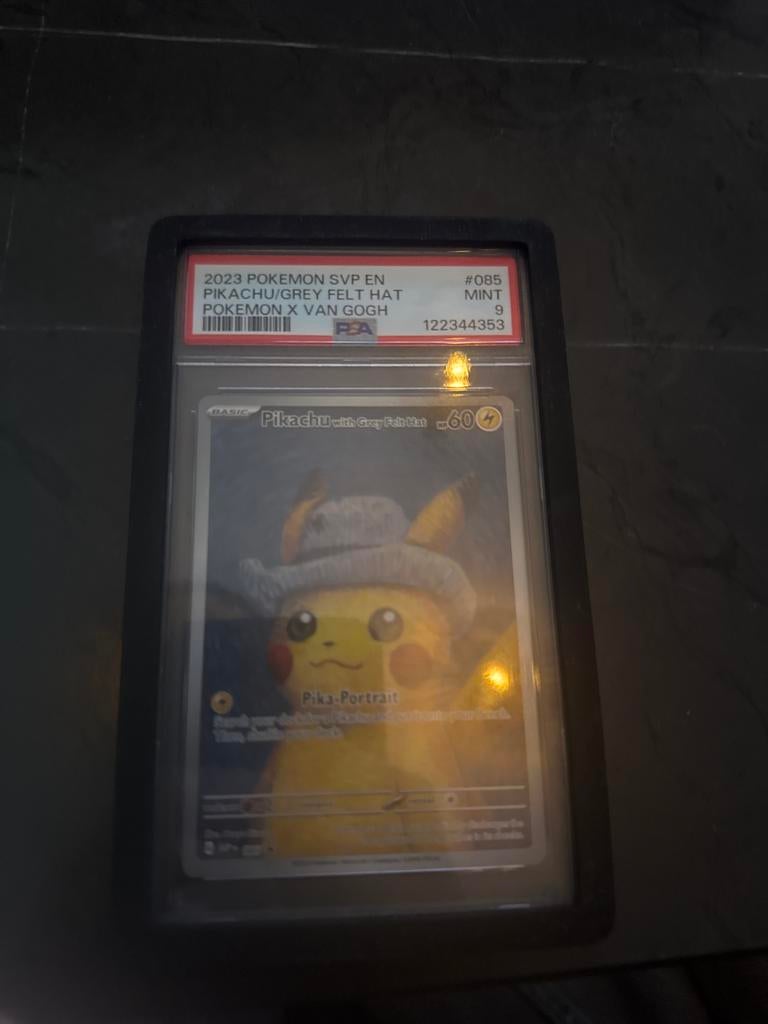 Pikachu met Grijze Vilten Hoed PSA 9 MINT Pokémon x Van Gogh, Ophalen of Verzenden, Zo goed als nieuw, Losse kaart
