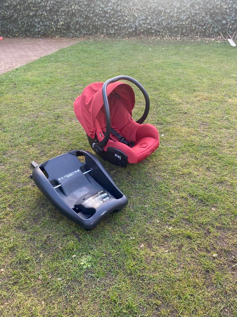 Maxi cosi met base en stoelverkleiner voor pasgeborenen, Ophalen of Verzenden, Gebruikt, Maxi-Cosi, Autogordel of Isofix