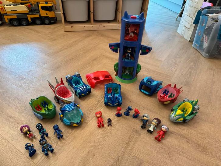 PJ Masks speelgoedset met hoofdkwartier en figuren, Kinderen en Baby's, Speelgoed | Overig, Gebruikt, Jongen of Meisje, Ophalen of Verzenden