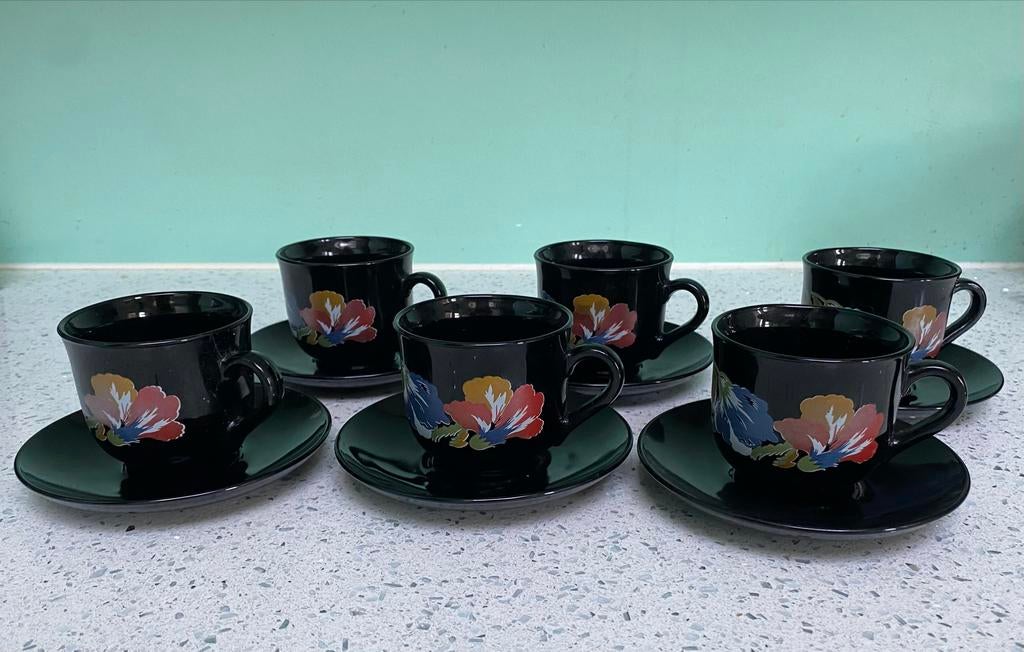 Vintage Arcopal / Arcoroc Floral 6 kop en schotels, zwart, Overige typen, Ophalen of Verzenden, Overige stijlen, Glas