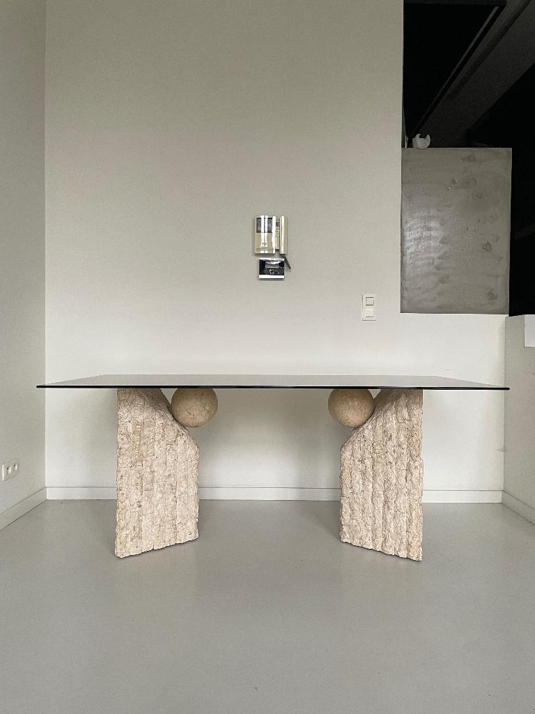 Natuursteen tafel met bruine glazen plaat, Huis en Inrichting, Tafels | Eettafels, Ophalen, Gebruikt, 50 tot 100 cm, Vijf personen of meer