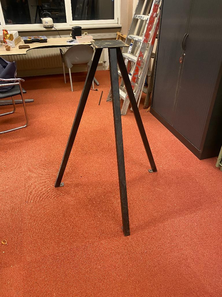 Driepoot/standaard voor slijpmachine of bankschroef, Doe-het-zelf en Verbouw, Gereedschap | Overige machines, Ophalen, Gebruikt