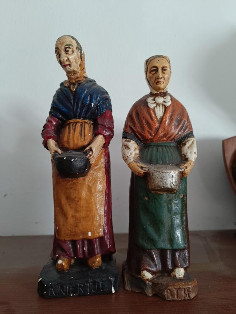 Kniertjes beelden, Verzamelen, Ophalen