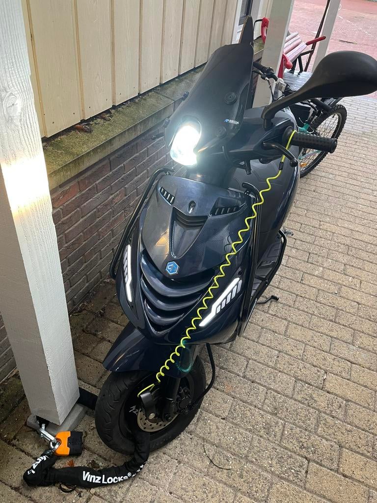 Piaggio zip 2 takt 50cc full alpha led 6000km, Fietsen en Brommers, Scooters | Piaggio, Ophalen, Tweetakt, Maximaal 45 km/u, Zip